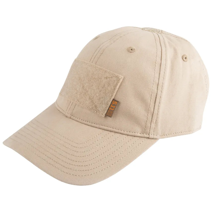 TOPI PEMBAWA BENDERA 