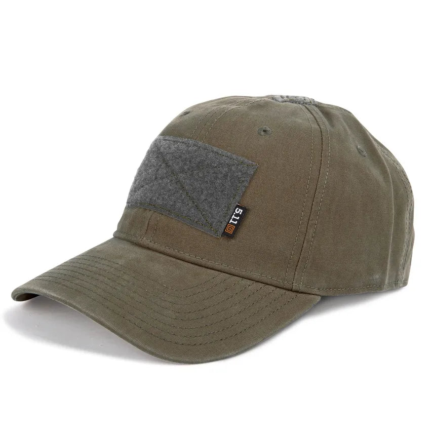 TOPI PEMBAWA BENDERA 