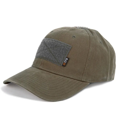 TOPI PEMBAWA BENDERA 