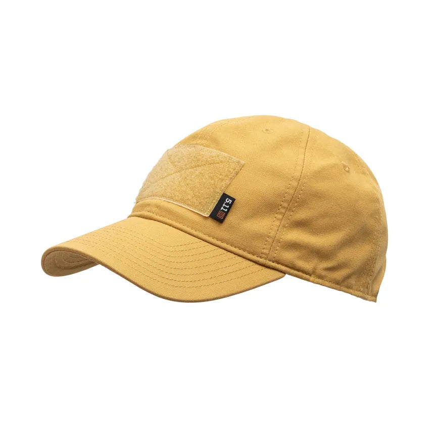 TOPI PEMBAWA BENDERA 