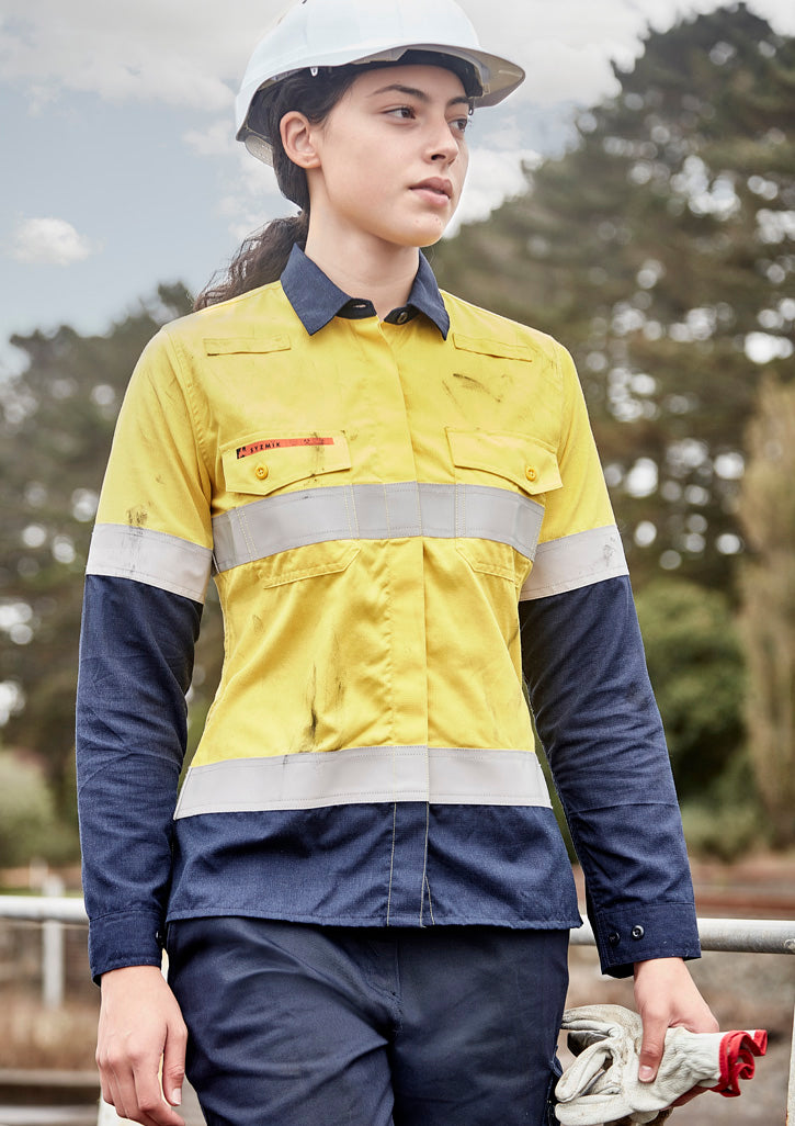 Camisa de senhora laranja flamejante, leve e com costuras ripstop reforçadas.