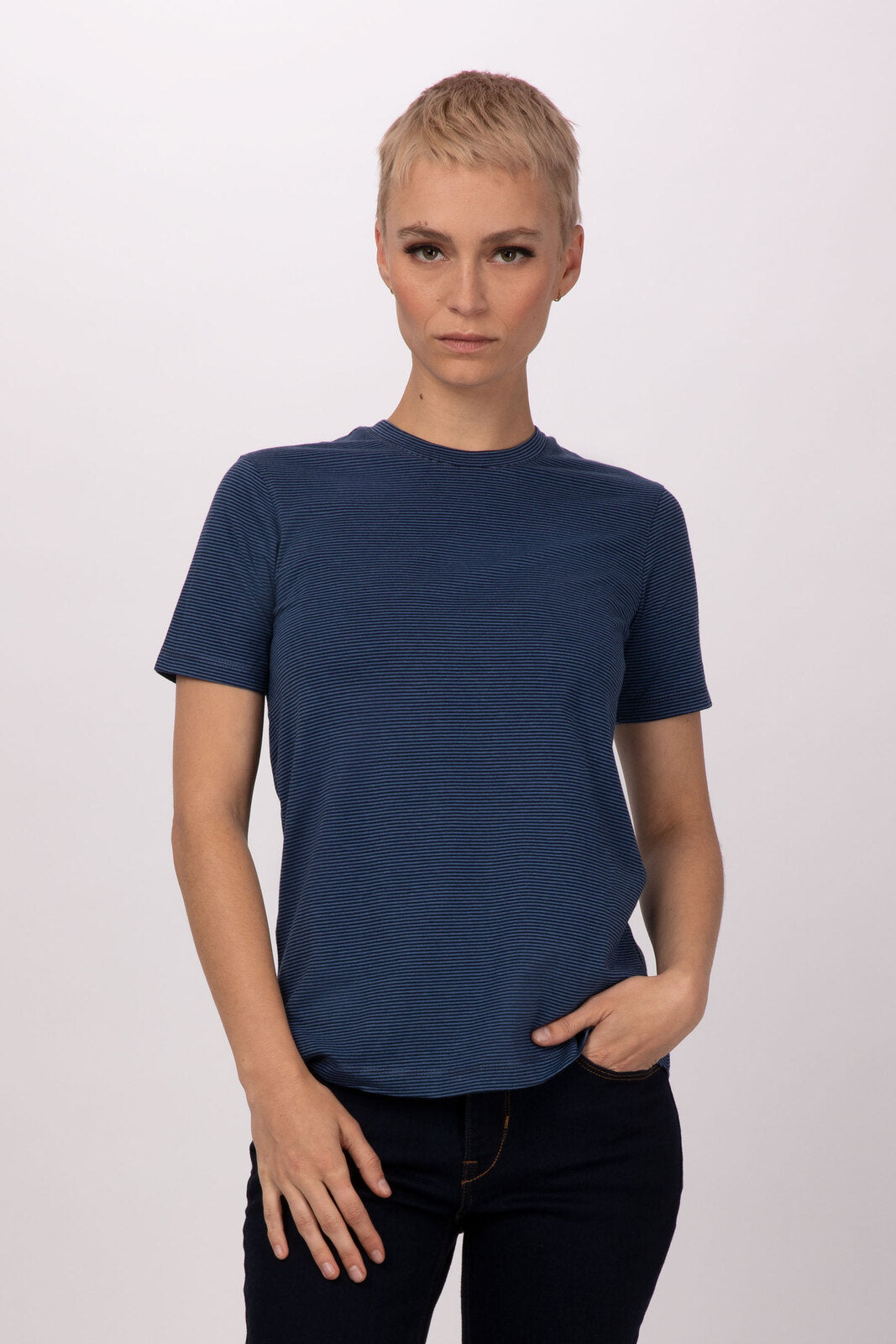 Kaos Bergaris Wanita