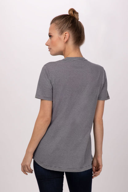 Kaos Bergaris Wanita