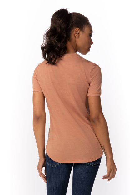 Kaos Bergaris Wanita